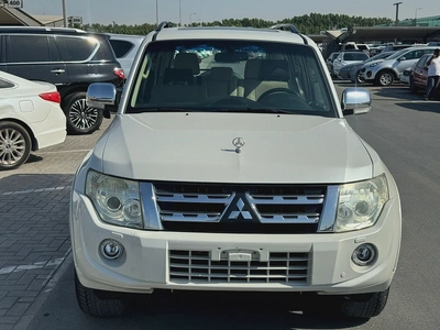 Mitsubshi pajero 2014 fullopshin white color avCC calen car-0