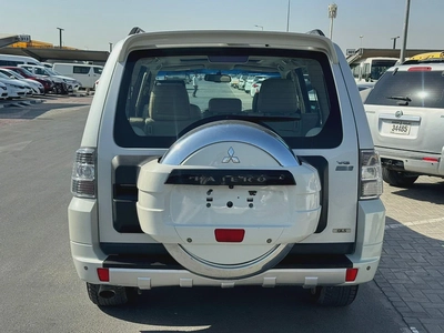 Mitsubshi pajero 2014 fullopshin white color avCC calen car-10