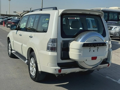 Mitsubshi pajero 2014 fullopshin white color avCC calen car-4