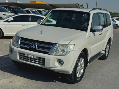 Mitsubshi pajero 2014 fullopshin white color avCC calen car-8