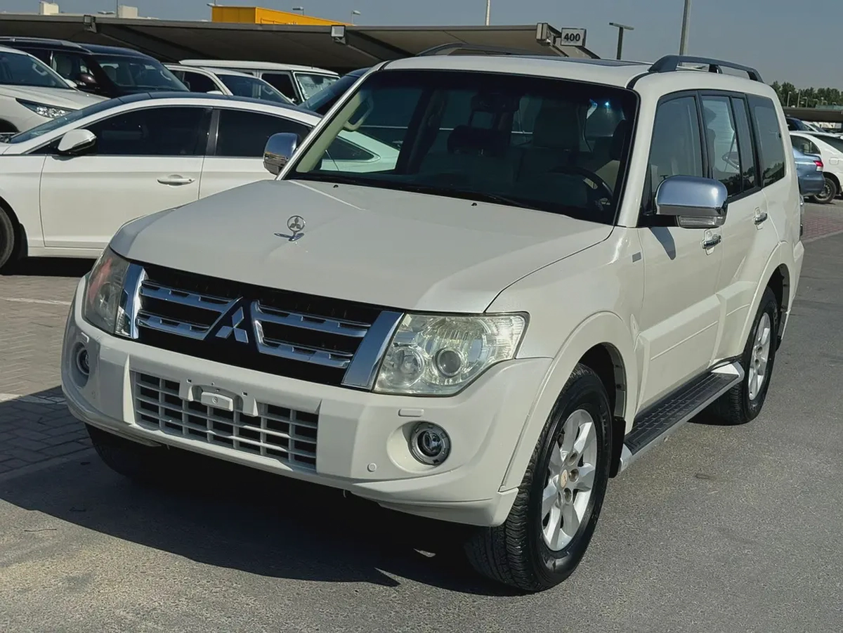 Mitsubshi pajero 2014 fullopshin white color avCC calen car-8-8