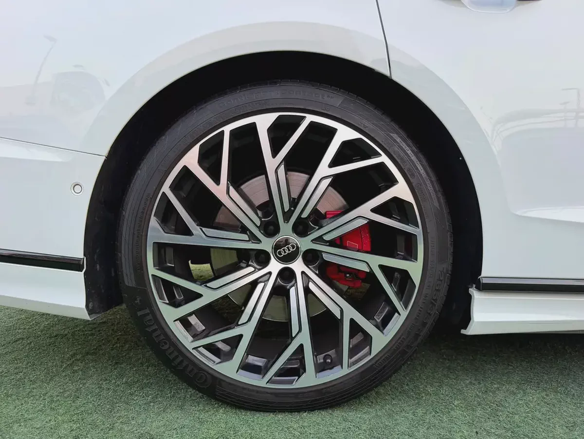 (2020) AUDI //S8// GCC FULL OPTION -ORIGINAL PAINT--18-18