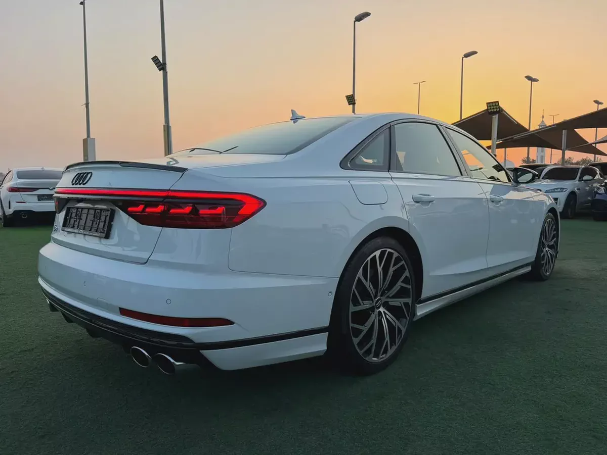 (2020) AUDI //S8// GCC FULL OPTION -ORIGINAL PAINT--4-4