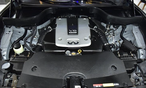 Infiniti QX70 ( 2020 Model ) in Silver Color GCC Specs