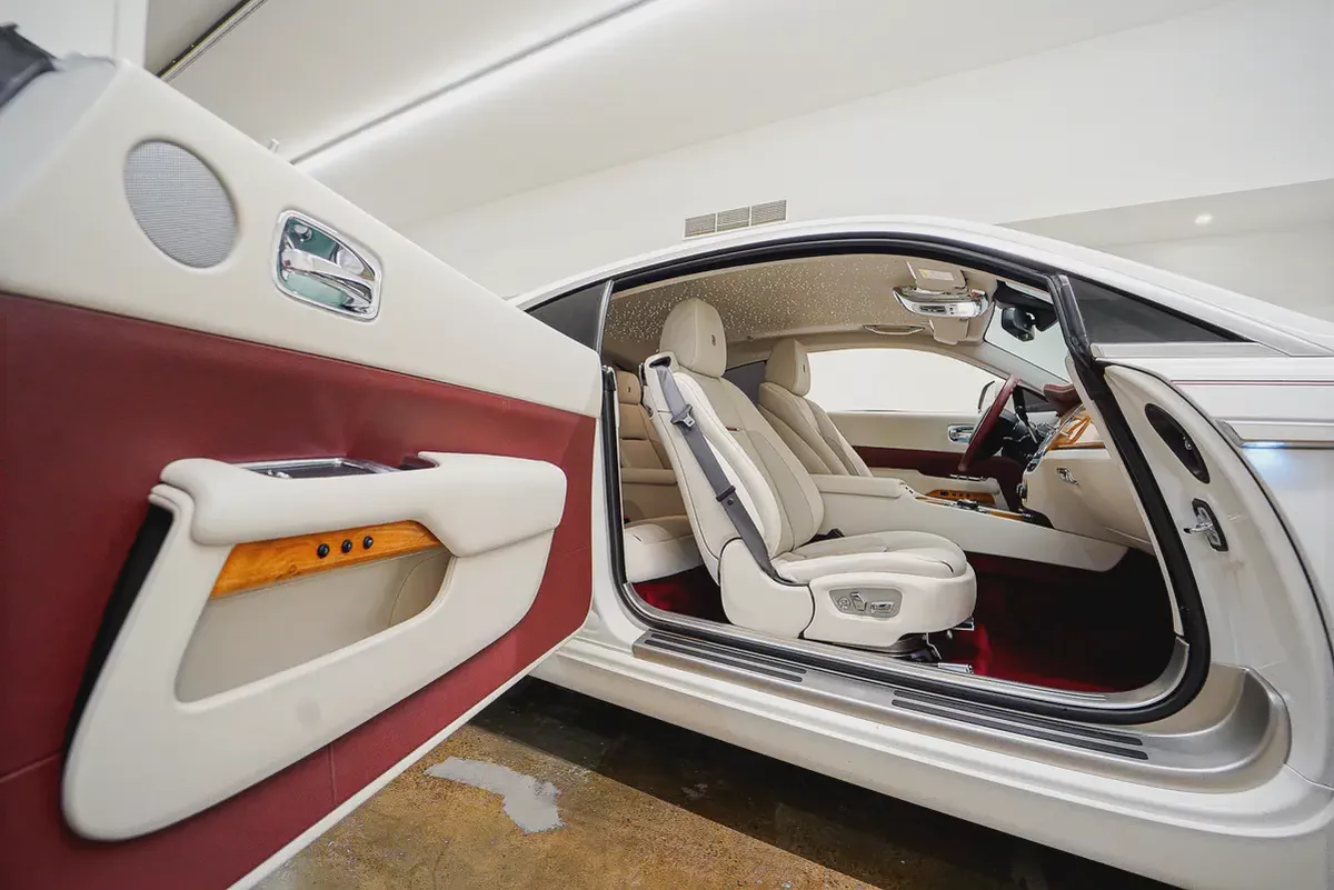 AED 13,457 PM | ROLLS ROYCE WRAITH 2019| STARLIGHT 4 BUTTONS| AGENCY SERVICE CONTRACT APRIL 2028 GCC-15-15