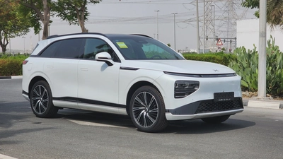 XPENG G9 (White Orange)-0