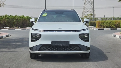 XPENG G9 (White Orange)-1