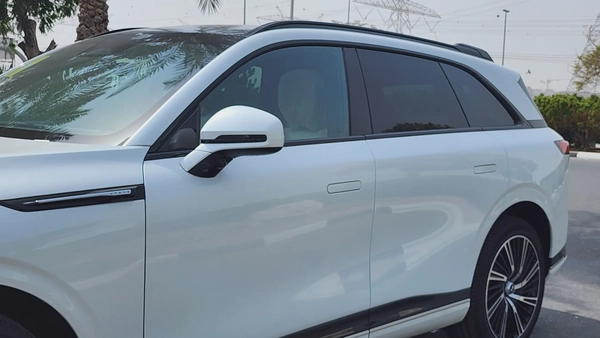 XPENG G9 (White Orange)