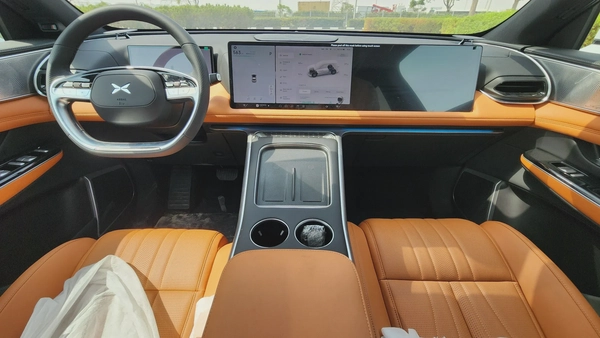 XPENG G9 (White Orange)