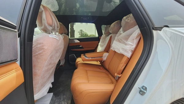 XPENG G9 (White Orange)