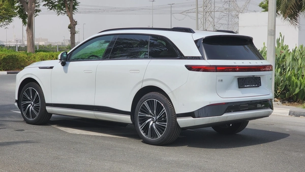XPENG G9 (White Orange)