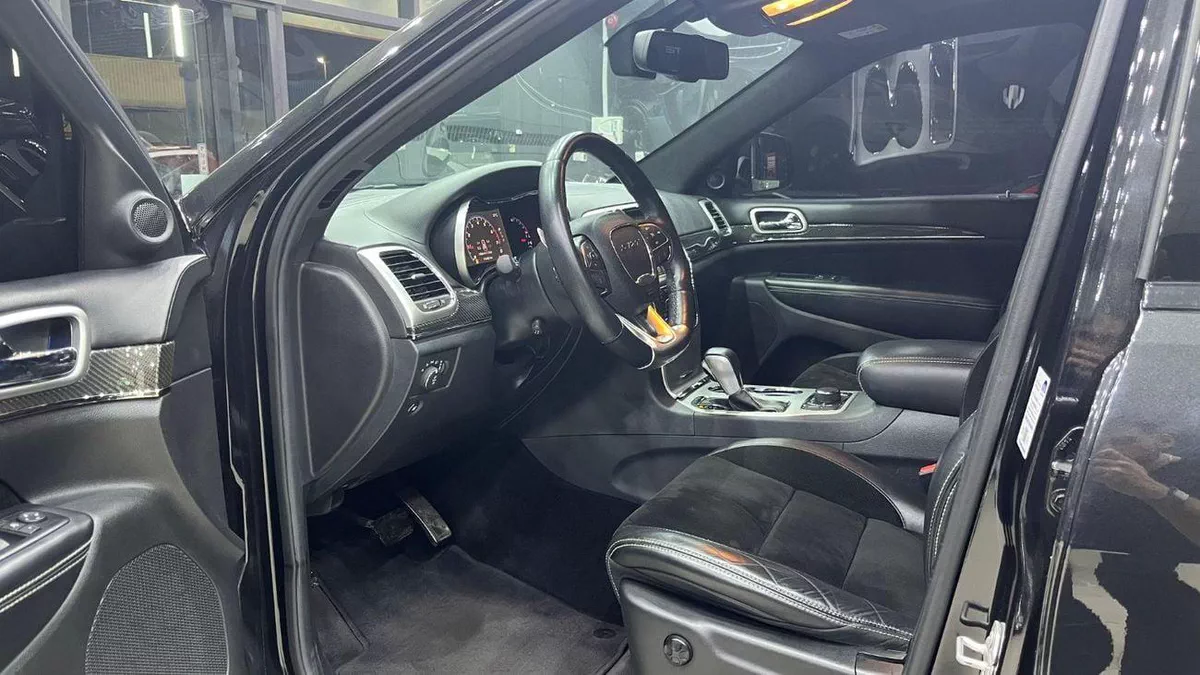 Jeep Grand Cherokee SRT-10-0