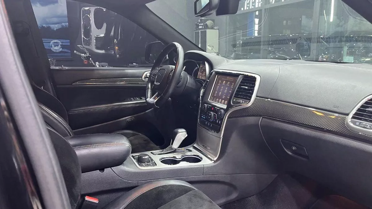 Jeep Grand Cherokee SRT-13-0