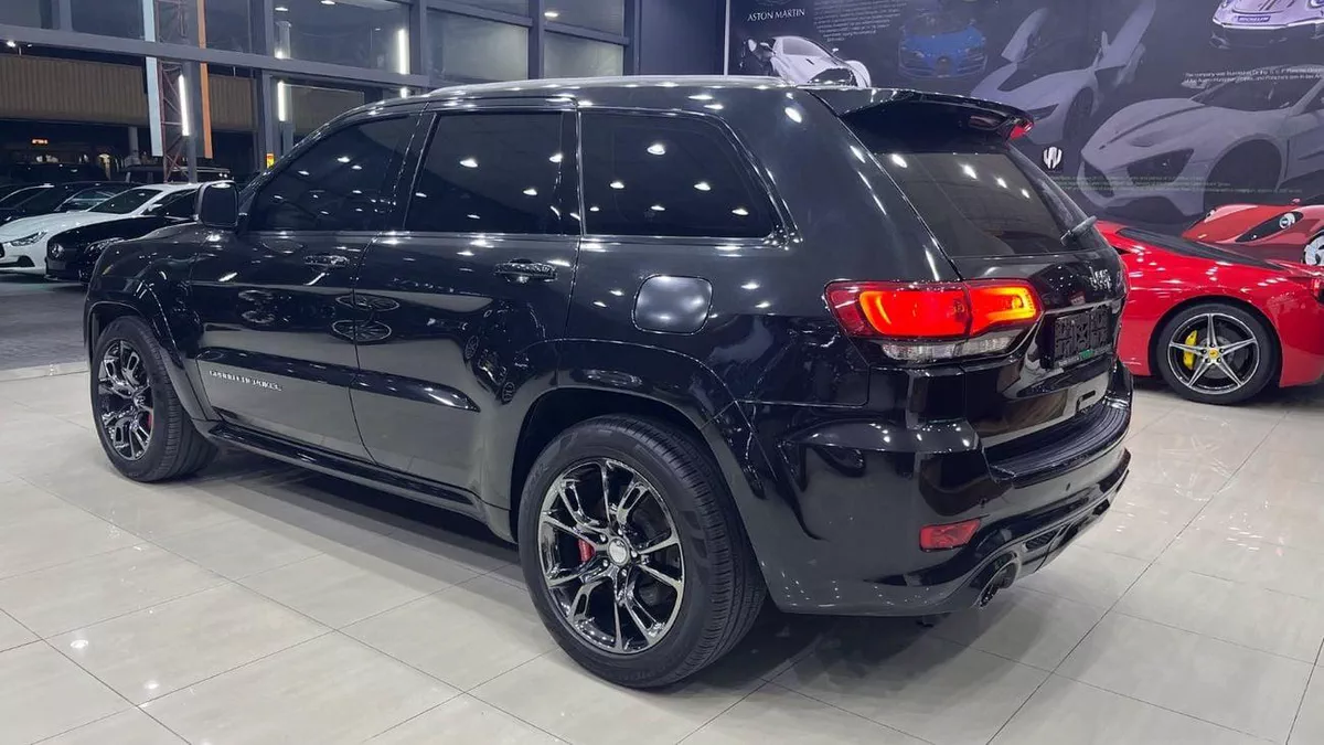 Jeep Grand Cherokee SRT-6-0