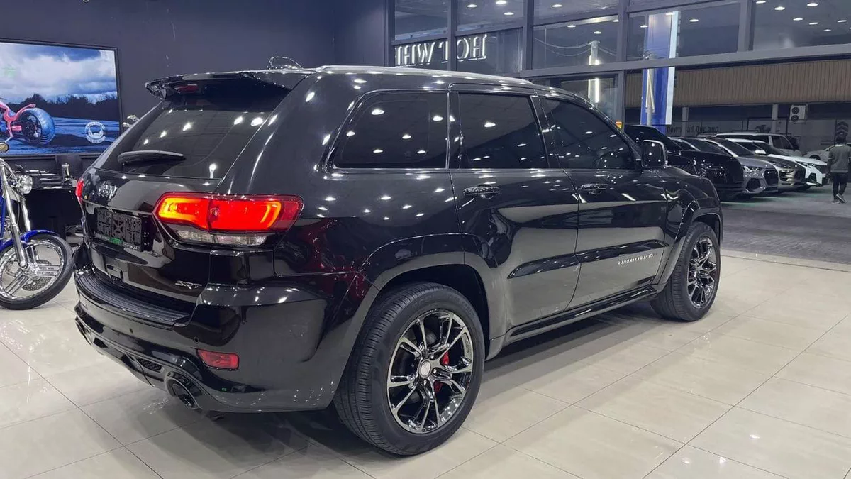 Jeep Grand Cherokee SRT-7-0