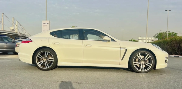 GCC Specs Porsche Panamera 4 - 2011