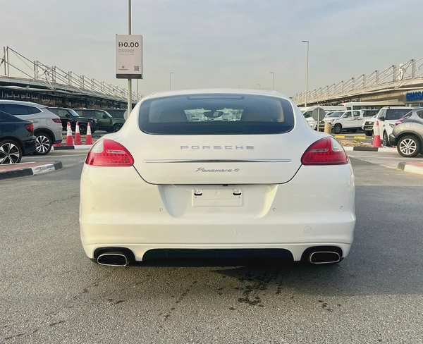 GCC Specs Porsche Panamera 4 - 2011