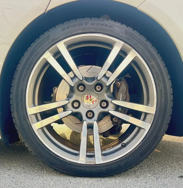GCC Specs Porsche Panamera 4 - 2011