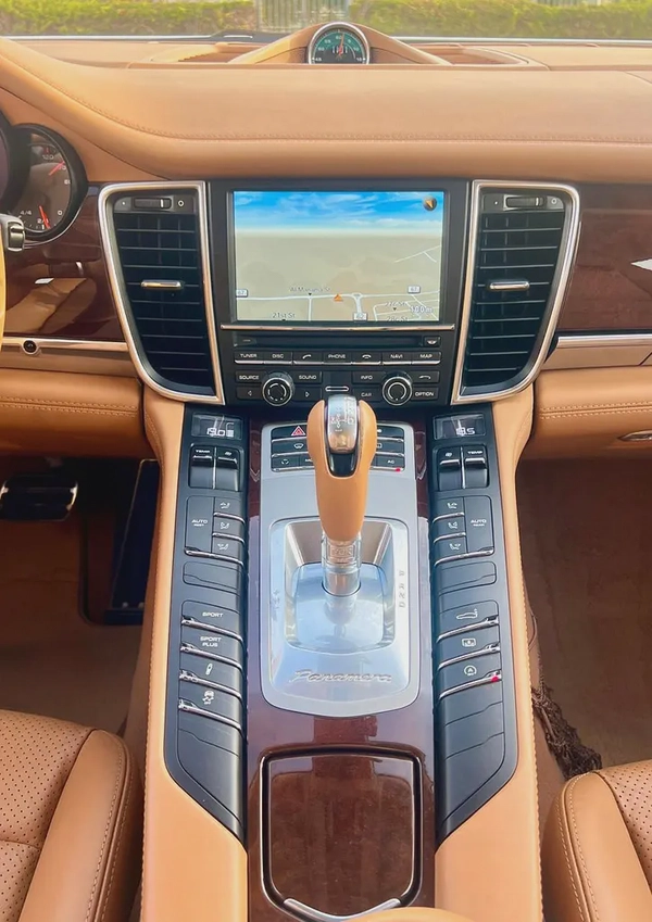 GCC Specs Porsche Panamera 4 - 2011