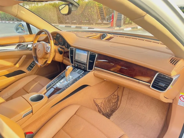 GCC Specs Porsche Panamera 4 - 2011