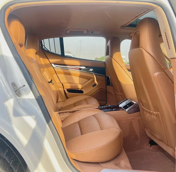 GCC Specs Porsche Panamera 4 - 2011