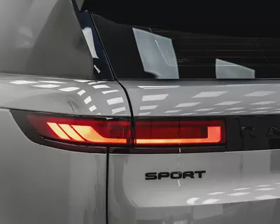 RANGE ROVER SPORT HSE P400 - DYNAMIC - 2023 - GCC - AL TAYER WARRANTY AND SERVICE CONTRACT-4