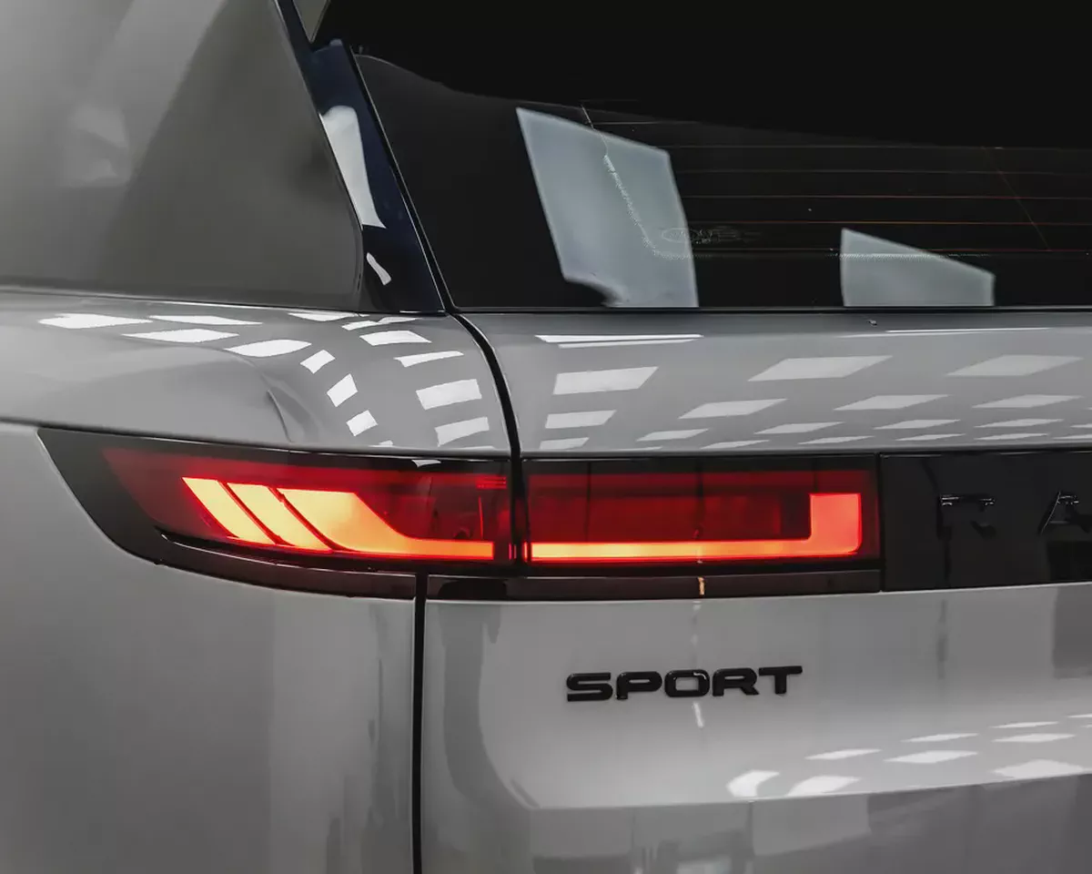 RANGE ROVER SPORT HSE P400 - DYNAMIC - 2023 - GCC - AL TAYER WARRANTY AND SERVICE CONTRACT-4-4