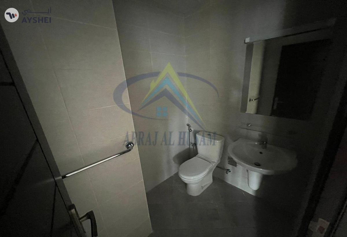 WHOLE BUILDING FOR SALE IN M-5, MUSSAFAH INDUSTRIAL AREA-5-5