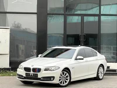 BMW 520i LUXURY 520i GCC Specs - Well Maintained Luxury Sedan-0