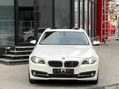 BMW 520i LUXURY 520i GCC Specs - Well Maintained Luxury Sedan-6