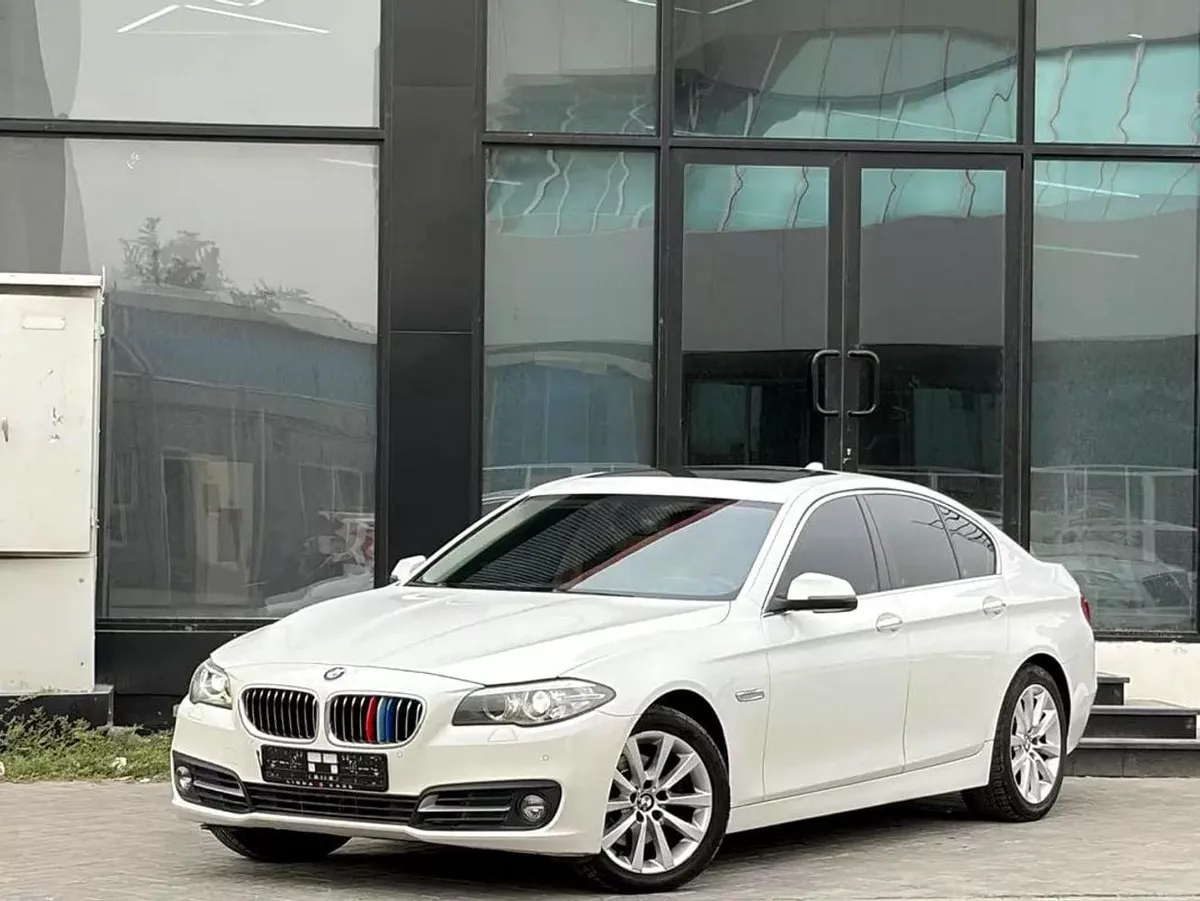 BMW 520i LUXURY 520i GCC Specs - Well Maintained Luxury Sedan