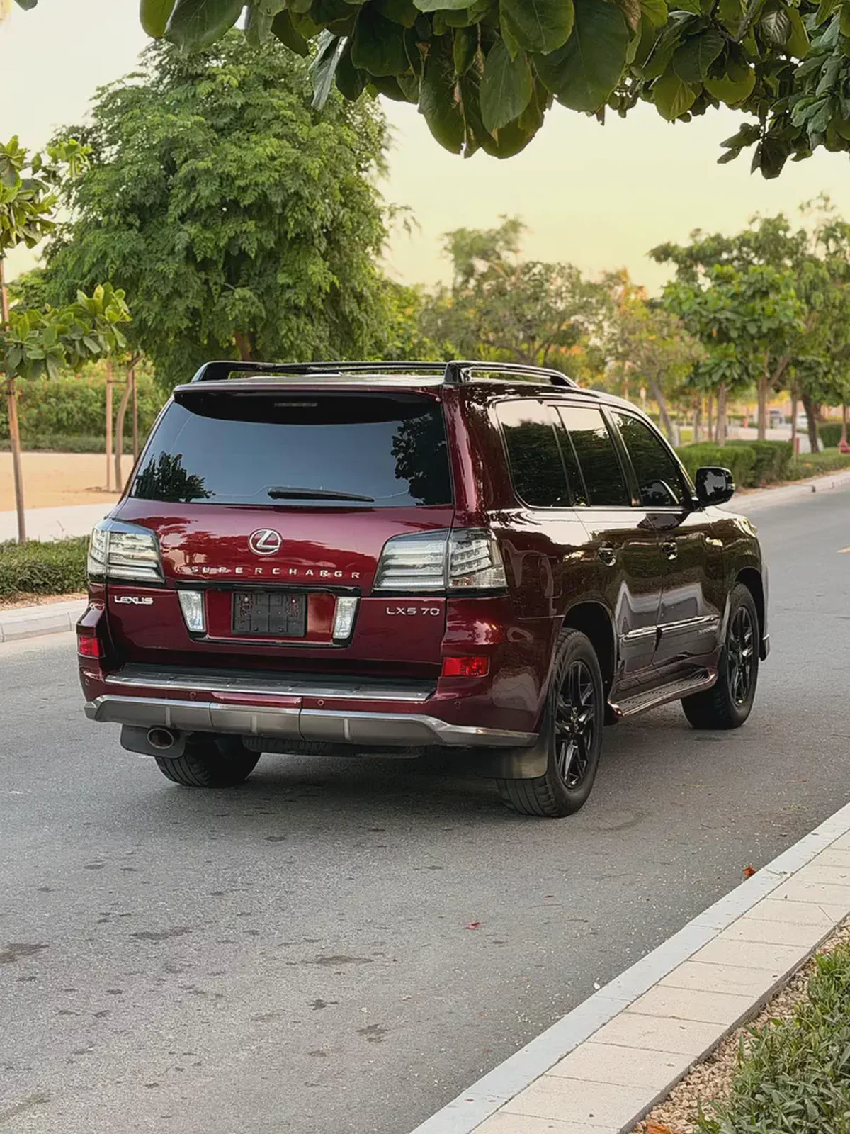 Lexus LX 570 Sport 2014 GCC Specs - Excellent Condition-4-4