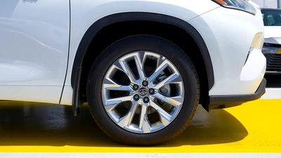 2025 Toyota Highlander Limited - GCC Specs - Brand New!-17