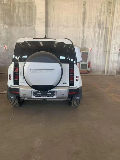 Land Rover Defender P110- D300 – Premium Diesel 4x4 / 3.0L Inline-6 Twin Turbo Diesel / MY2024-5