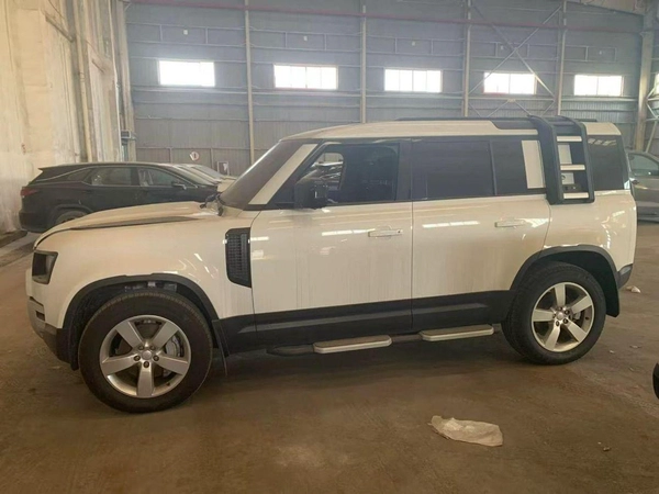Land Rover Defender P110- D300 – Premium Diesel 4x4 / 3.0L Inline-6 Twin Turbo Diesel / MY2024
