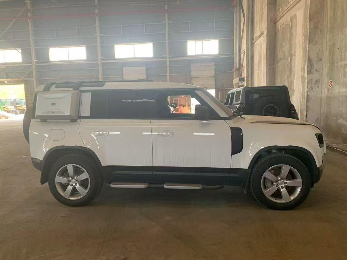 Land Rover Defender P110- D300 – Premium Diesel 4x4 / 3.0L Inline-6 Twin Turbo Diesel / MY2024-4-4