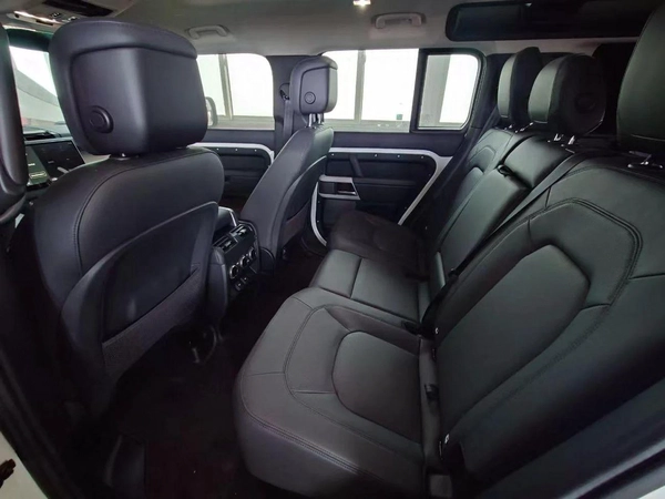 Land Rover Defender P110- D300 – Premium Diesel 4x4 / 3.0L Inline-6 Twin Turbo Diesel / MY2024