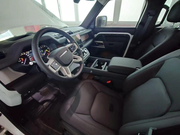 Land Rover Defender P110- D300 – Premium Diesel 4x4 / 3.0L Inline-6 Twin Turbo Diesel / MY2024