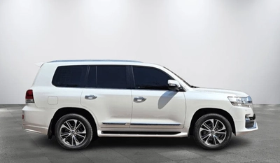 Toyota Land Cruiser VXR 5.7L 4WD VXR 5.7L-8CYL 4WD Grand Touring - Completely Agency Maintained -6