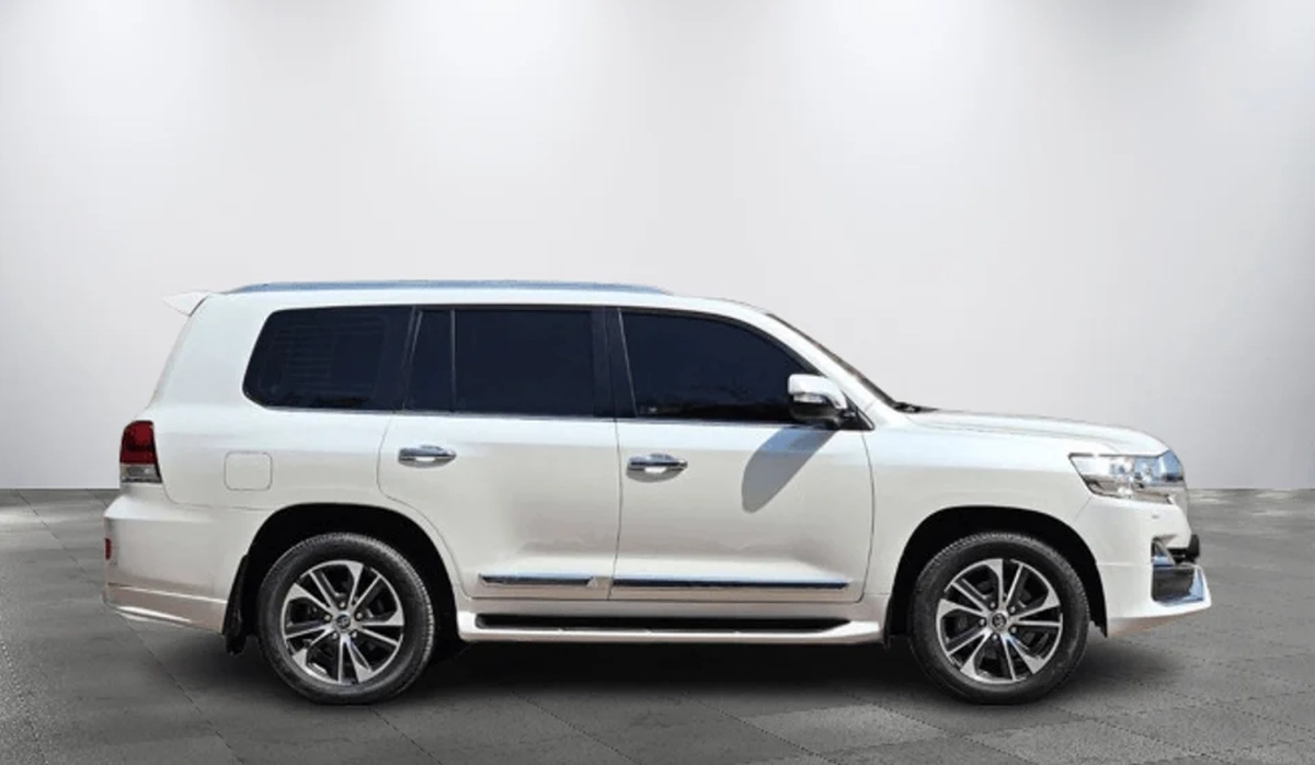 Toyota Land Cruiser VXR 5.7L 4WD VXR 5.7L-8CYL 4WD Grand Touring - Completely Agency Maintained -6-6