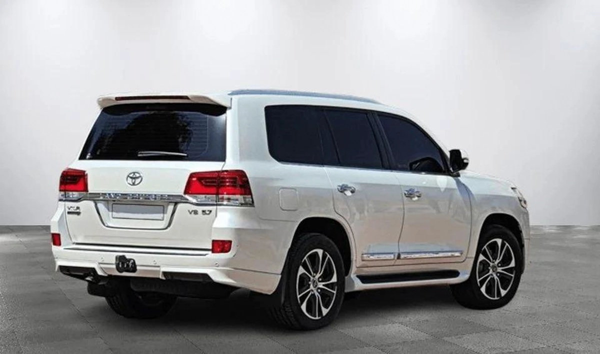 Toyota Land Cruiser VXR 5.7L 4WD VXR 5.7L-8CYL 4WD Grand Touring - Completely Agency Maintained -5-5
