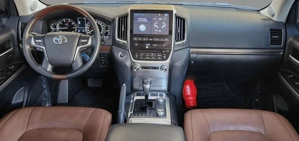 Toyota Land Cruiser VXR 5.7L 4WD VXR 5.7L-8CYL 4WD Grand Touring - Completely Agency Maintained 