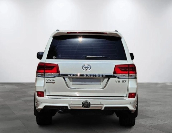 Toyota Land Cruiser VXR 5.7L 4WD VXR 5.7L-8CYL 4WD Grand Touring - Completely Agency Maintained 