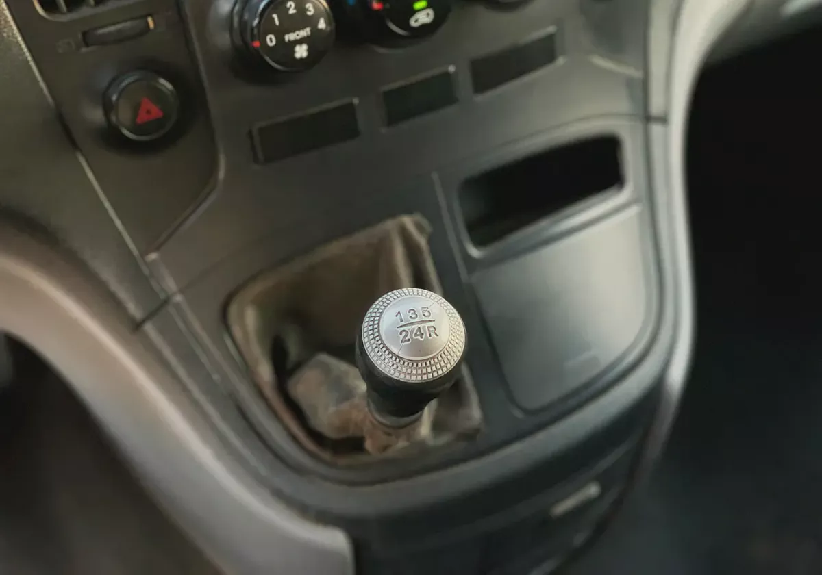 Hyundai H1 GL | 2013 Model | GCC Specs | 2.4L 4-Cyl engine-9-9
