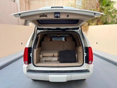 Gulf Specs 2011 CADILLAC ESCALADE PREMIUM 7-Seater, 6.2Litre V8-7