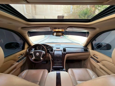 Gulf Specs 2011 CADILLAC ESCALADE PREMIUM 7-Seater, 6.2Litre V8-1