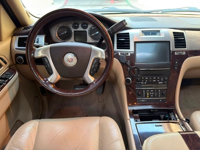 Gulf Specs 2011 CADILLAC ESCALADE PREMIUM 7-Seater, 6.2Litre V8-14