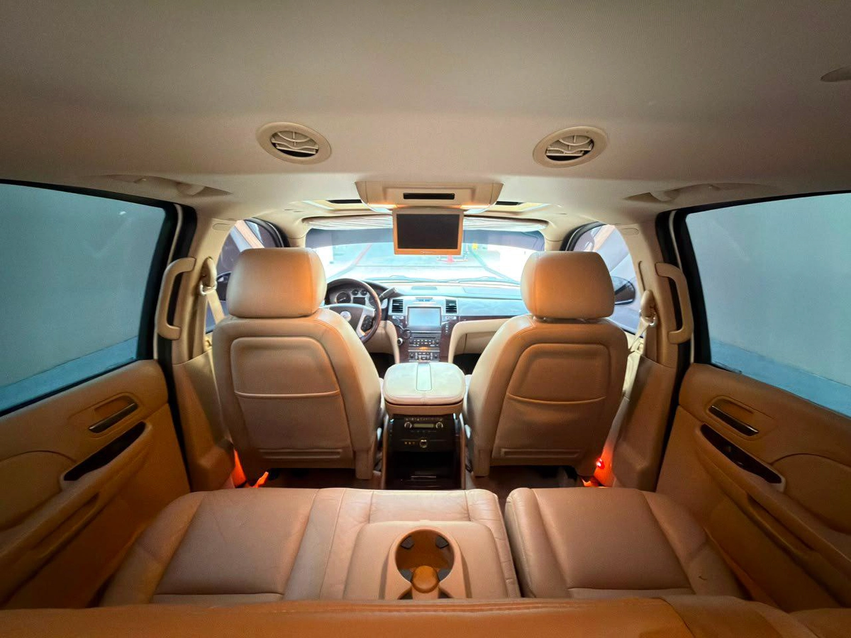 Gulf Specs 2011 CADILLAC ESCALADE PREMIUM 7-Seater, 6.2Litre V8-4-4