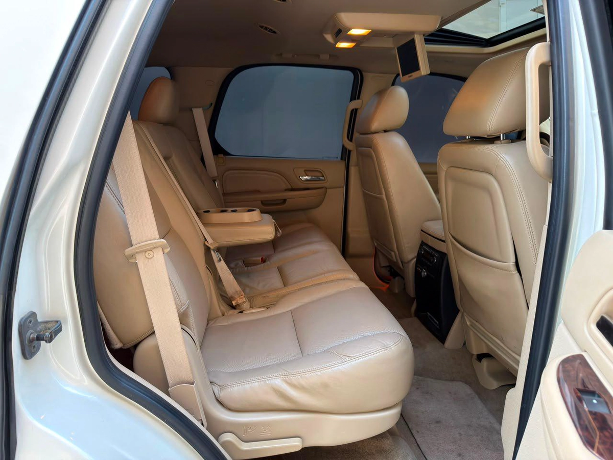 Gulf Specs 2011 CADILLAC ESCALADE PREMIUM 7-Seater, 6.2Litre V8-13-13