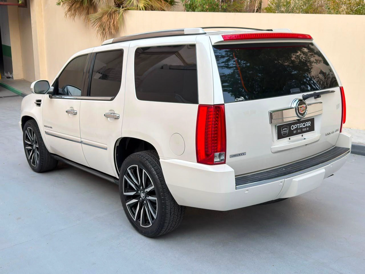 Gulf Specs 2011 CADILLAC ESCALADE PREMIUM 7-Seater, 6.2Litre V8-6-6